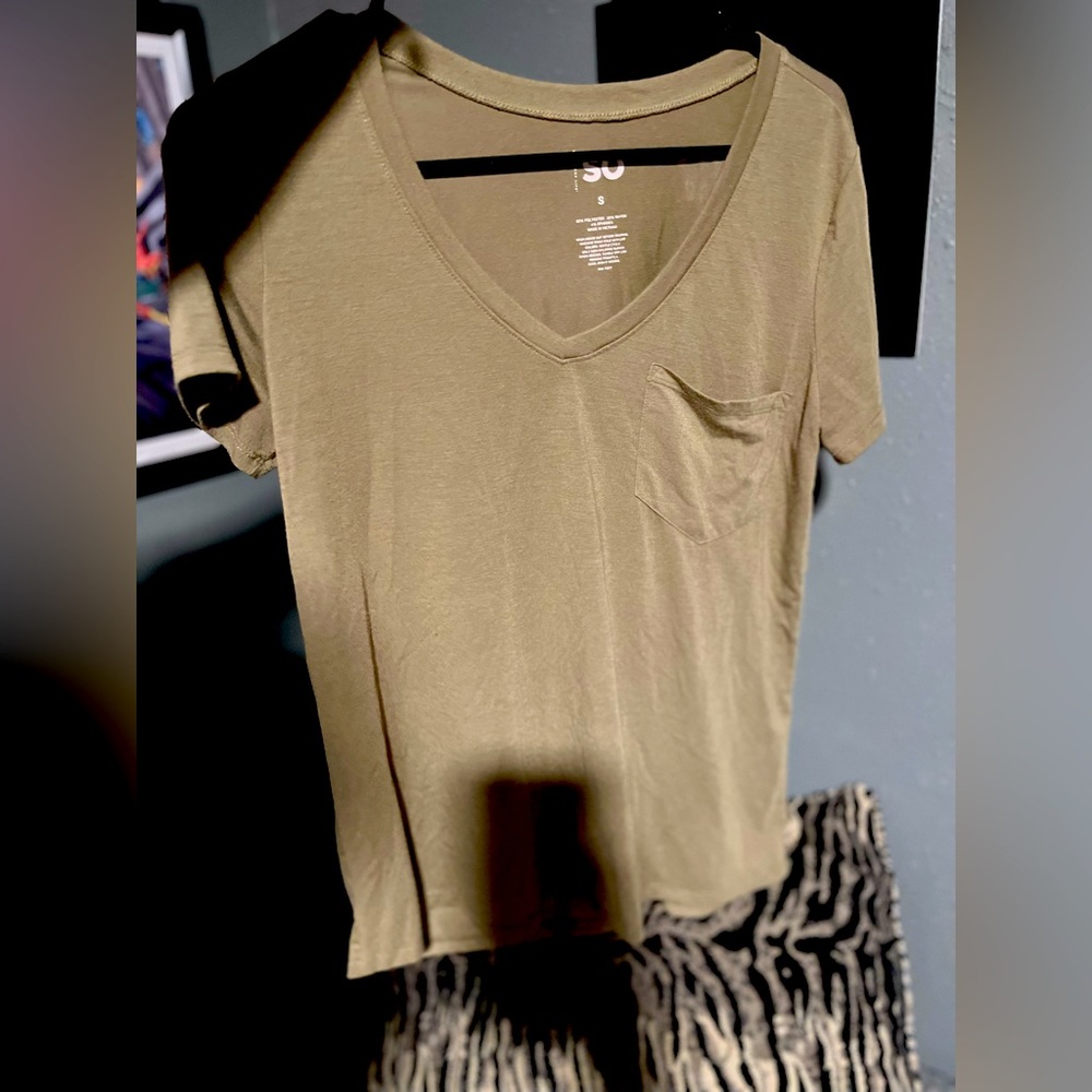 Green basic shirt